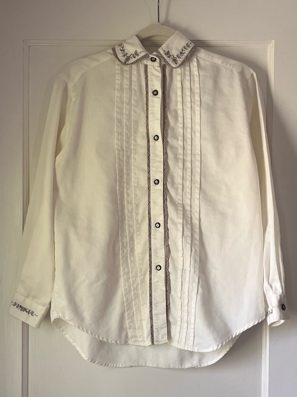Vintage Jantzen Tuxedo Pleat Blouse w/ Floral Embroidered Collar & Cuffs - Ivory